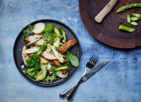 Salat Opskrift Pa Salat Med Perlehone Nye Kartofler Og Asparges