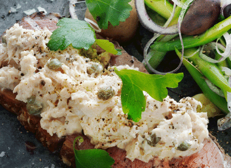 halvt Footpad Bloom Kalveculotte med tuncreme, asparges og kartofler - se opskrift